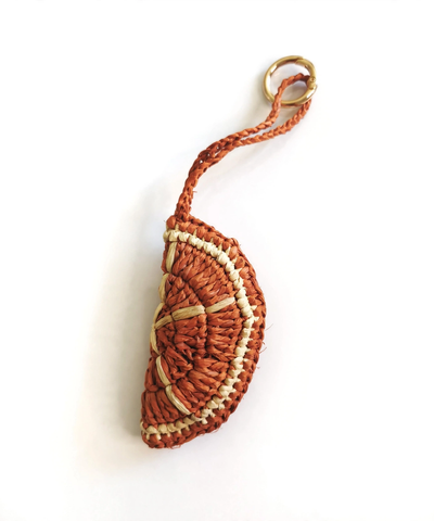 Bijou de sac en raphia naturel - Porte-clés artisanal | Modèle B